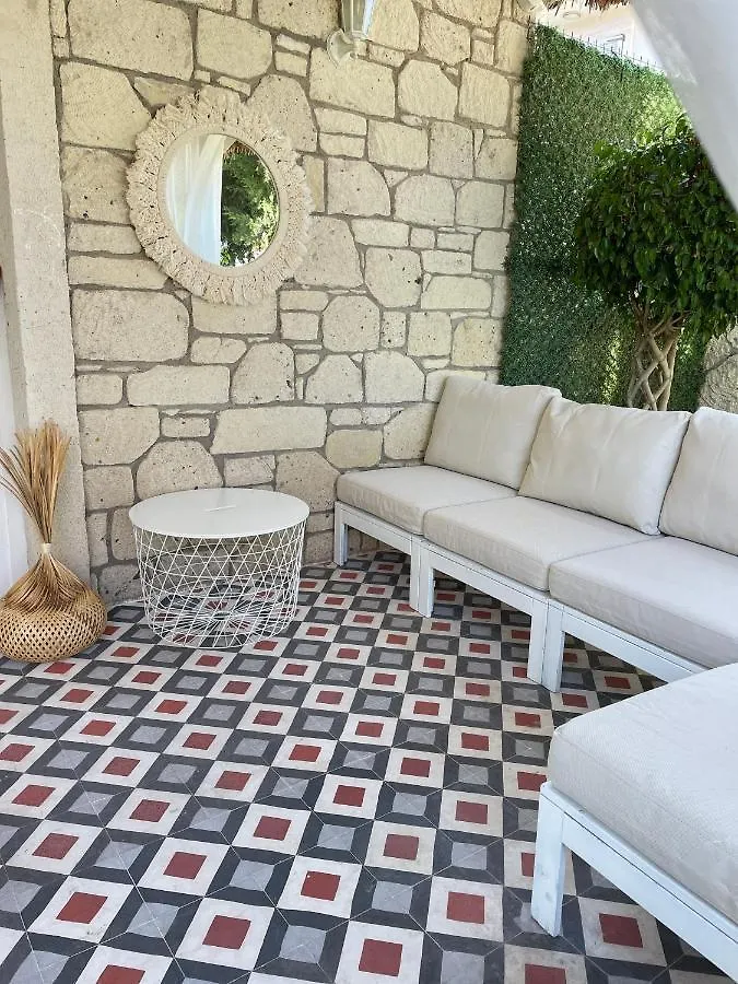 Ella Alacati Otel Ildiri